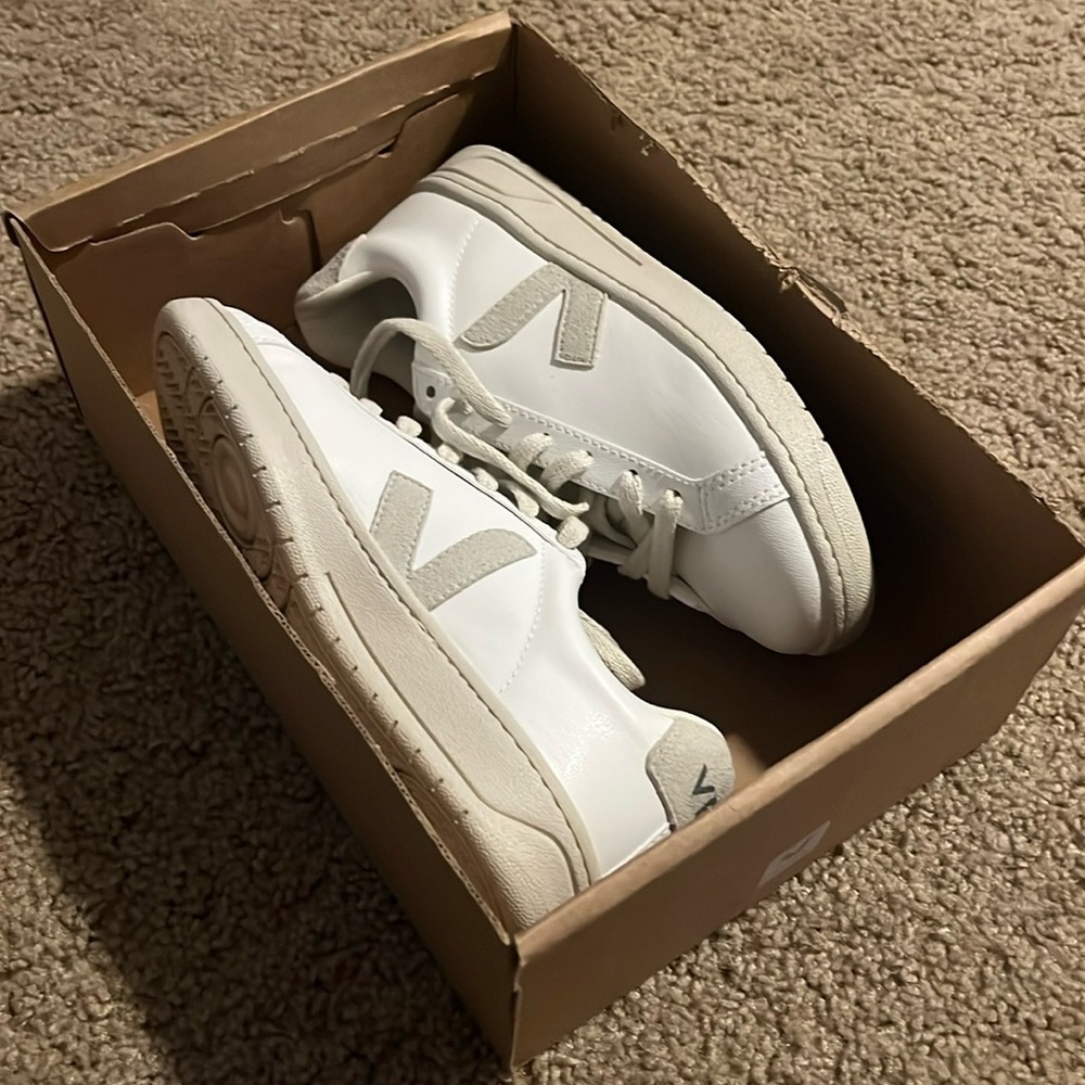 Veja Urca CWL Natural White Sneaker, NWT